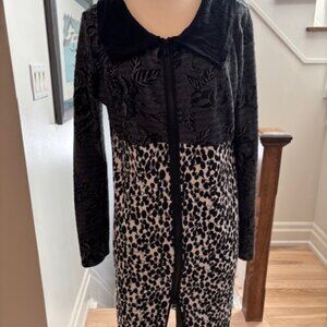 Black and White Patterned Zip Up Sweater with a Textured Black Collar